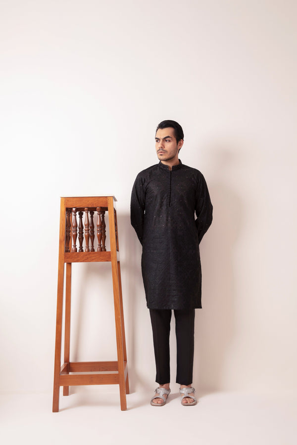 BLACK EMBROIDERED KURTA PAJAMA