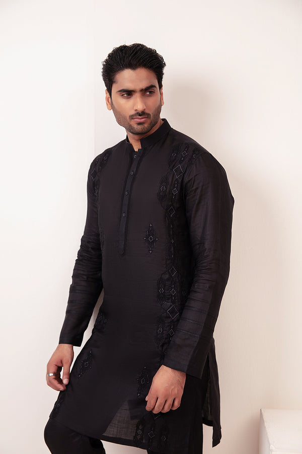 IRISH BLACK APPLIQUE KURTA PAJAMA